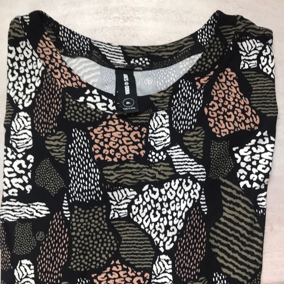 🚫GONE🚫 AGNES & DORA Modern Tunic - Picture 2 of 4